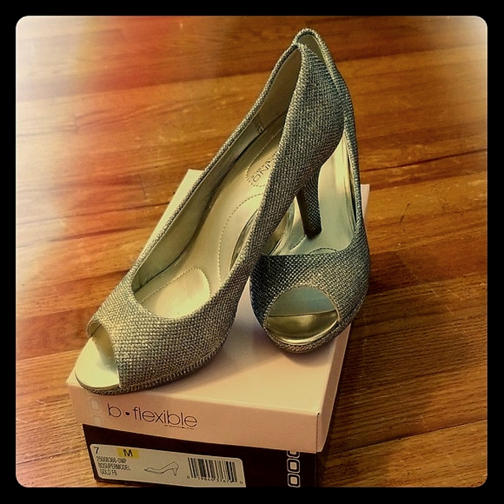 Bandolino Women's Supermodel Fabric Dress Pump